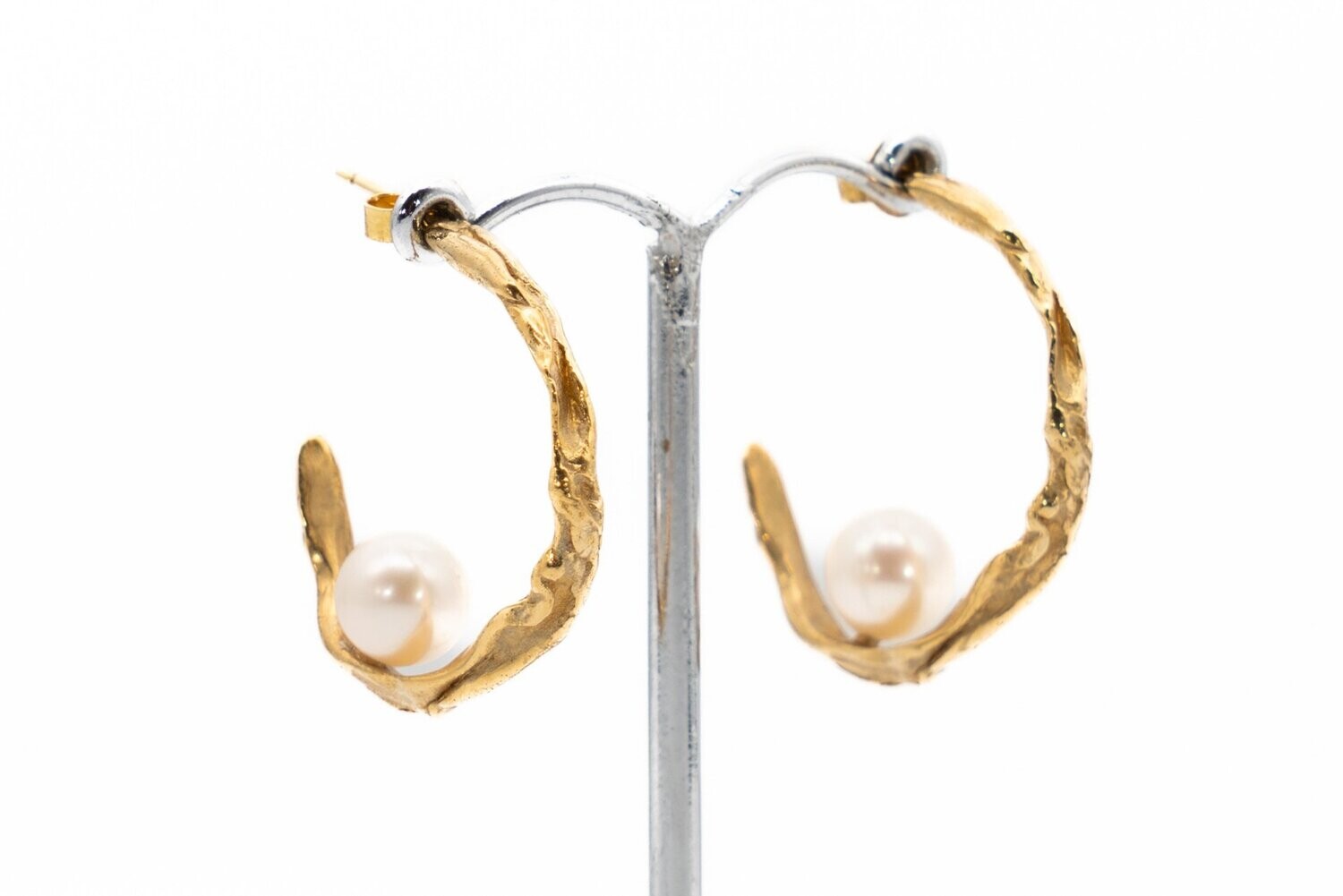 Pearly Wave Hoop With Pearl