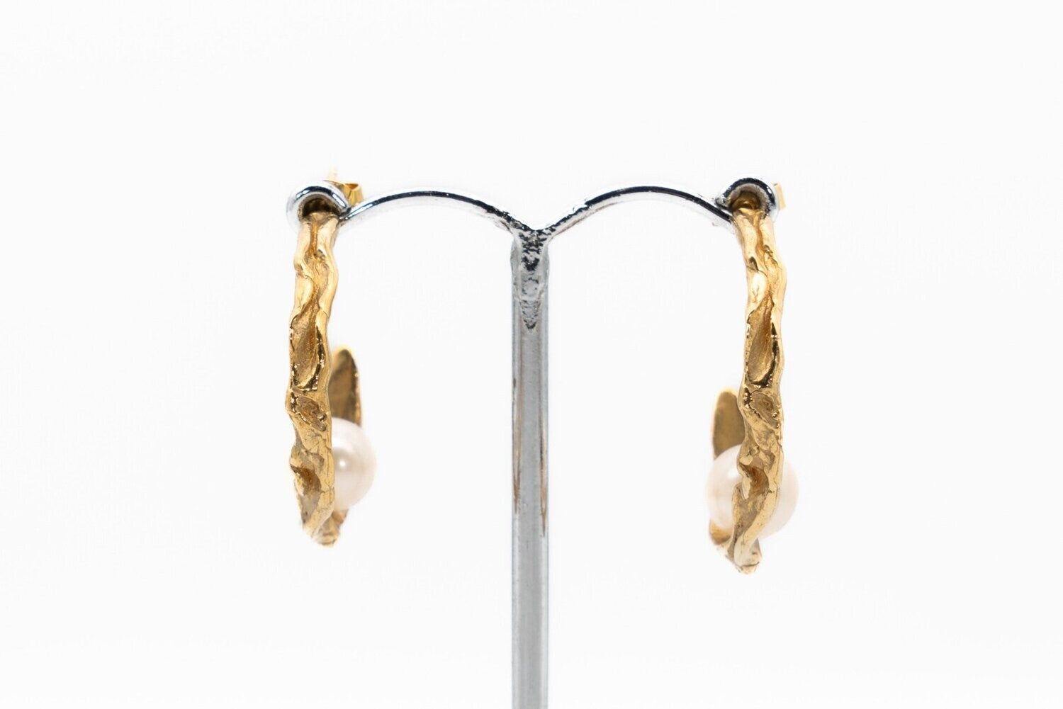 Pearly Wave Hoop With Pearl