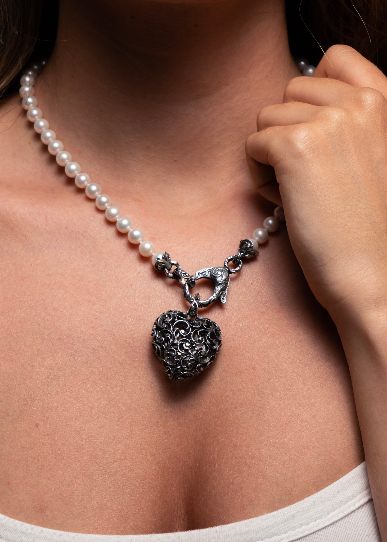Maria e Luisa Statement pearl necklace with silver heart